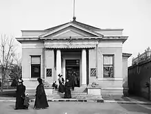 Bureau of Information, Temple Square, With People