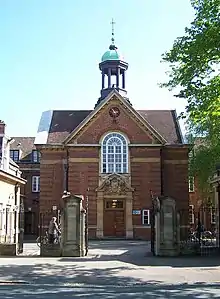 The main entrance of St Hugh's College on St Margaret's Road.